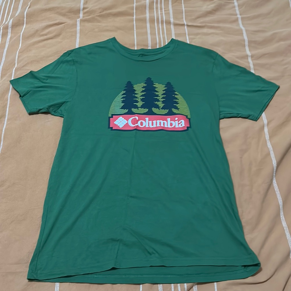 Columbia t shirt